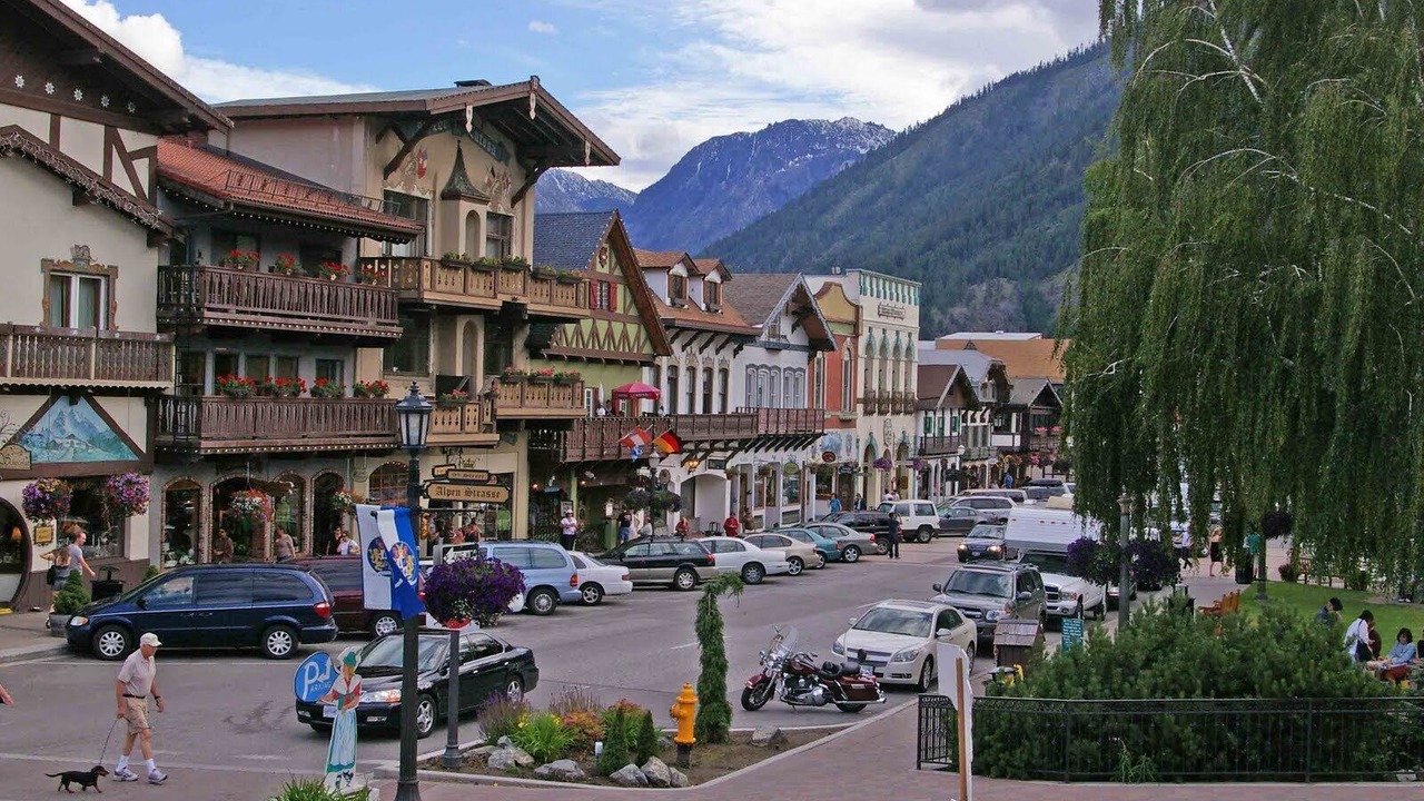 Photo of Others in Downtown Leavenworth