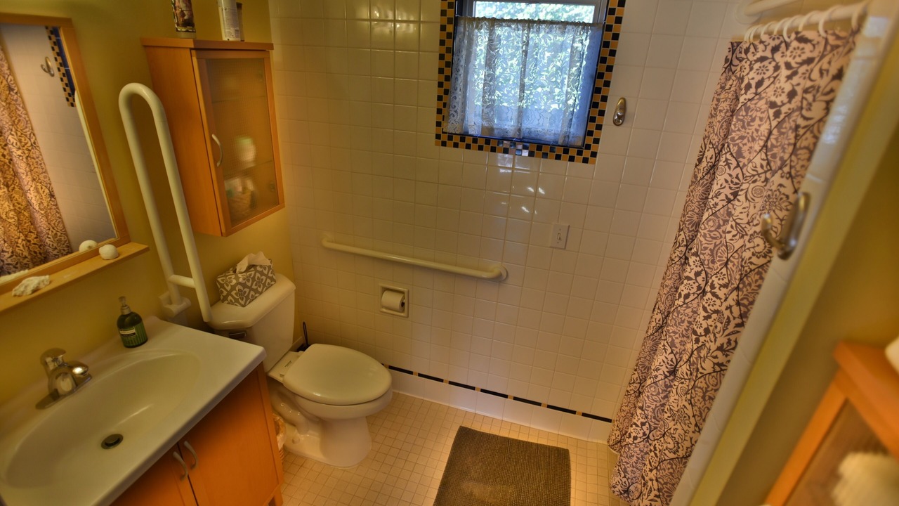 Photo of Bathroom in Mount Tabor