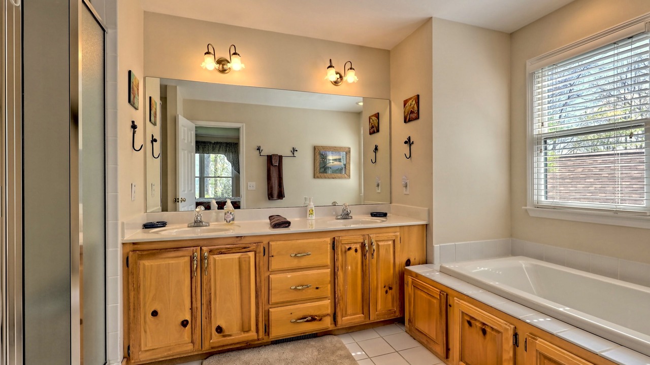 Photo of Bathroom in Eagles View