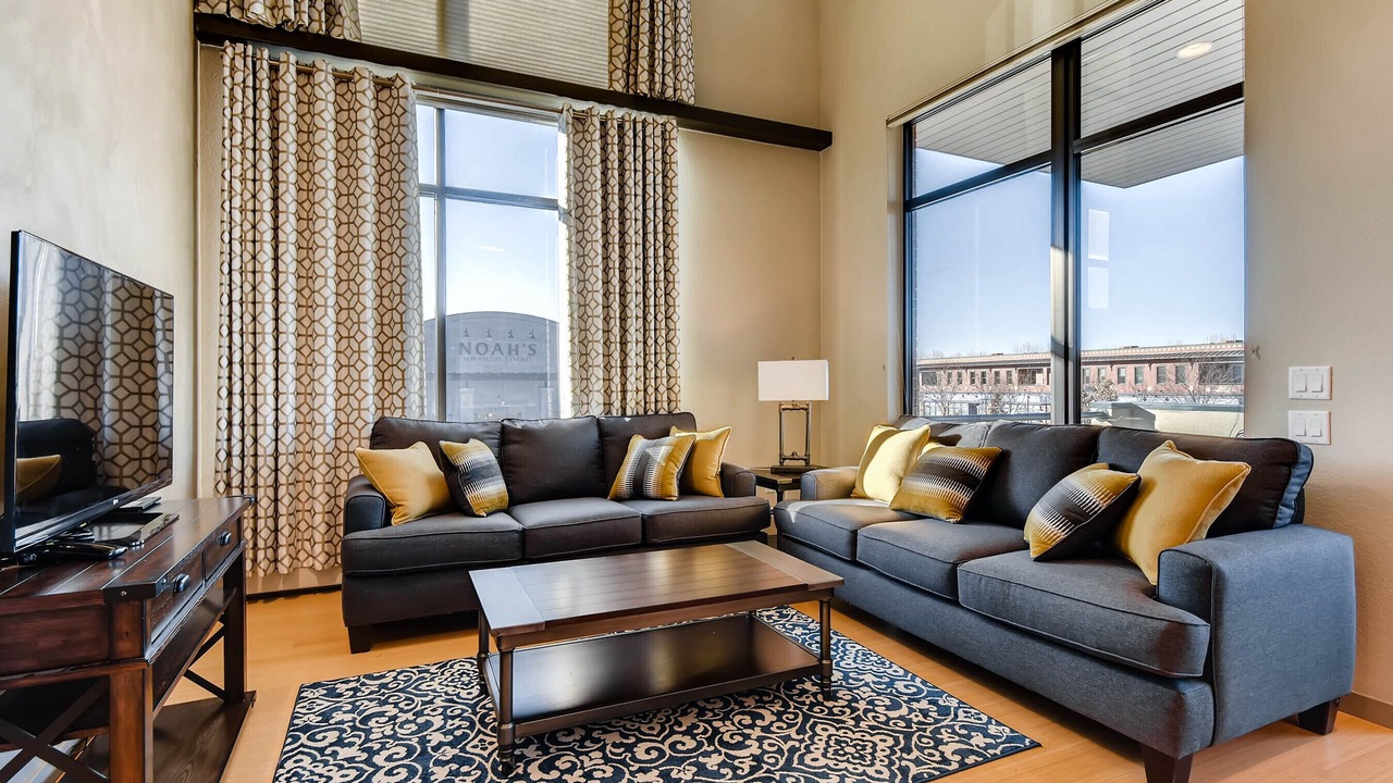 Photo of Livingroom in North Central Westminster