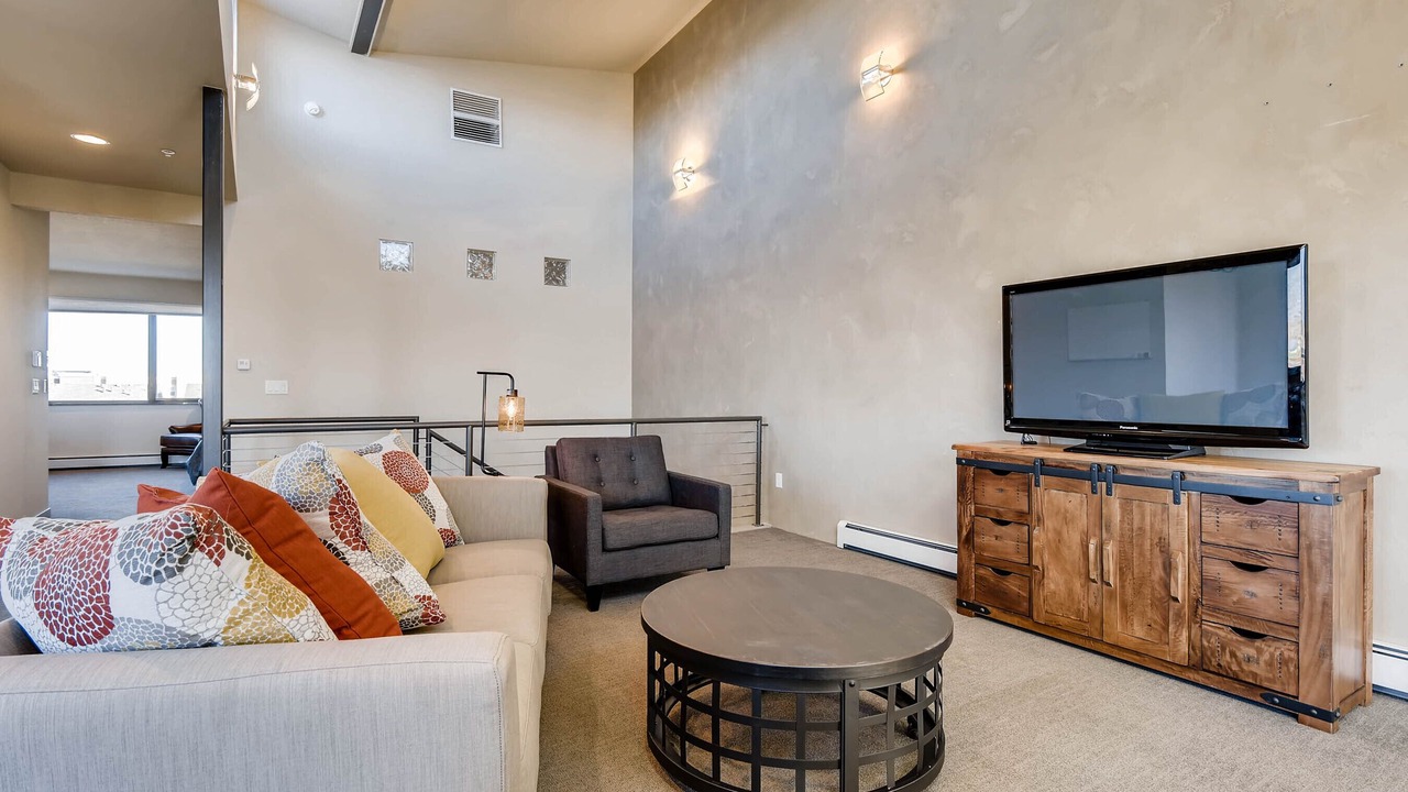 Photo of Livingroom in North Central Westminster
