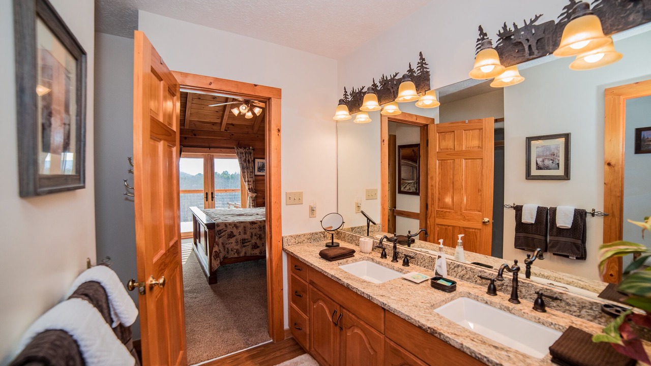 Photo of Bathroom in Gatlinburg - Pigeon Forge