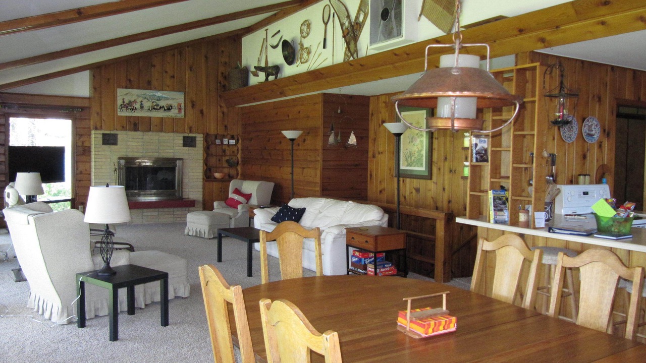 Photo of Livingroom in Powers Lake