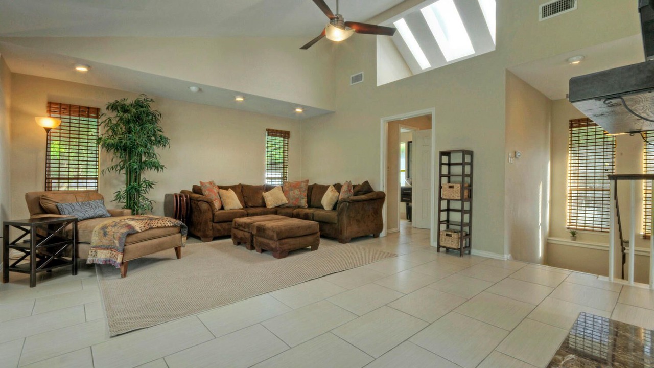 Photo of Livingroom in Austin Lake Estates