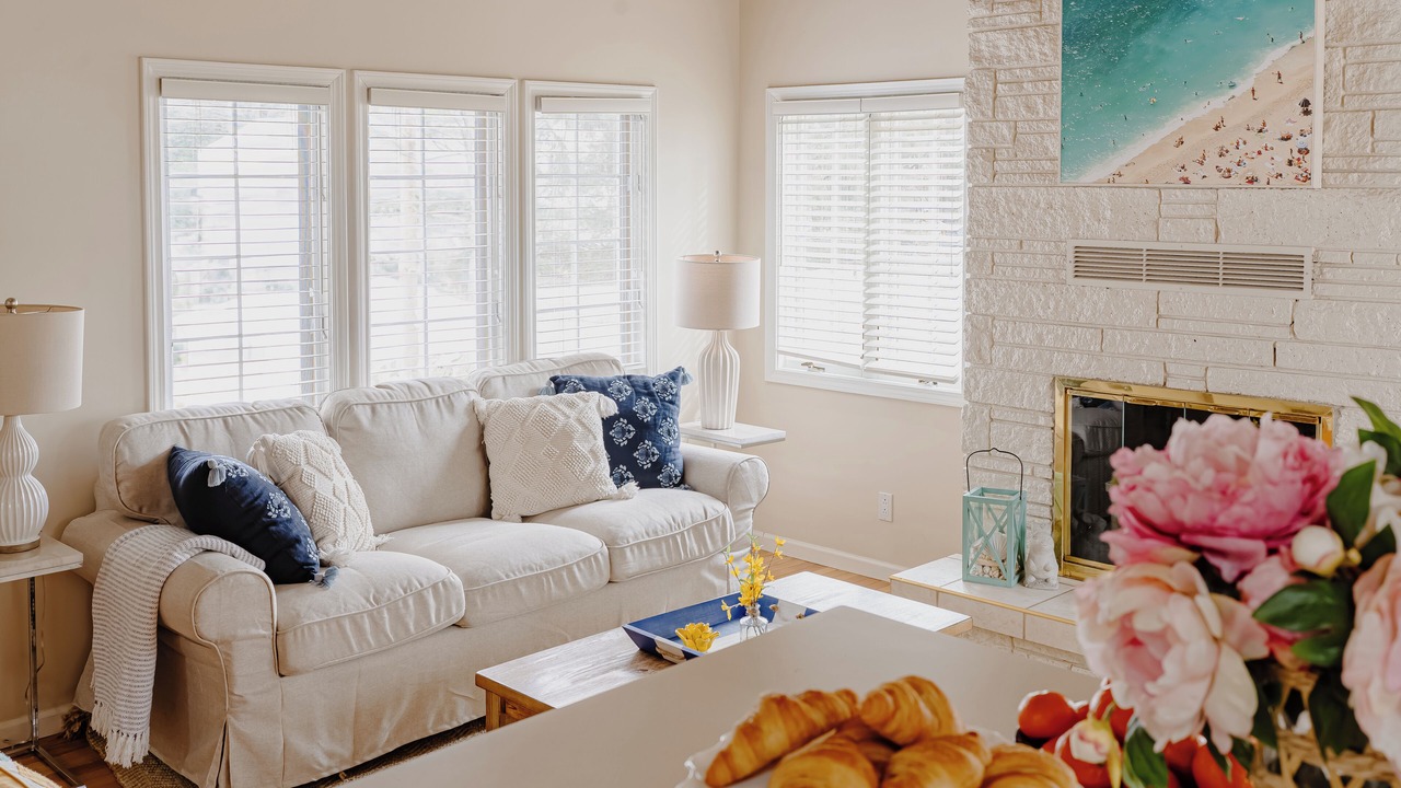 Photo of Livingroom in Grand Beach