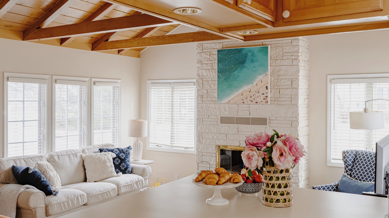 Photo of Livingroom in Grand Beach