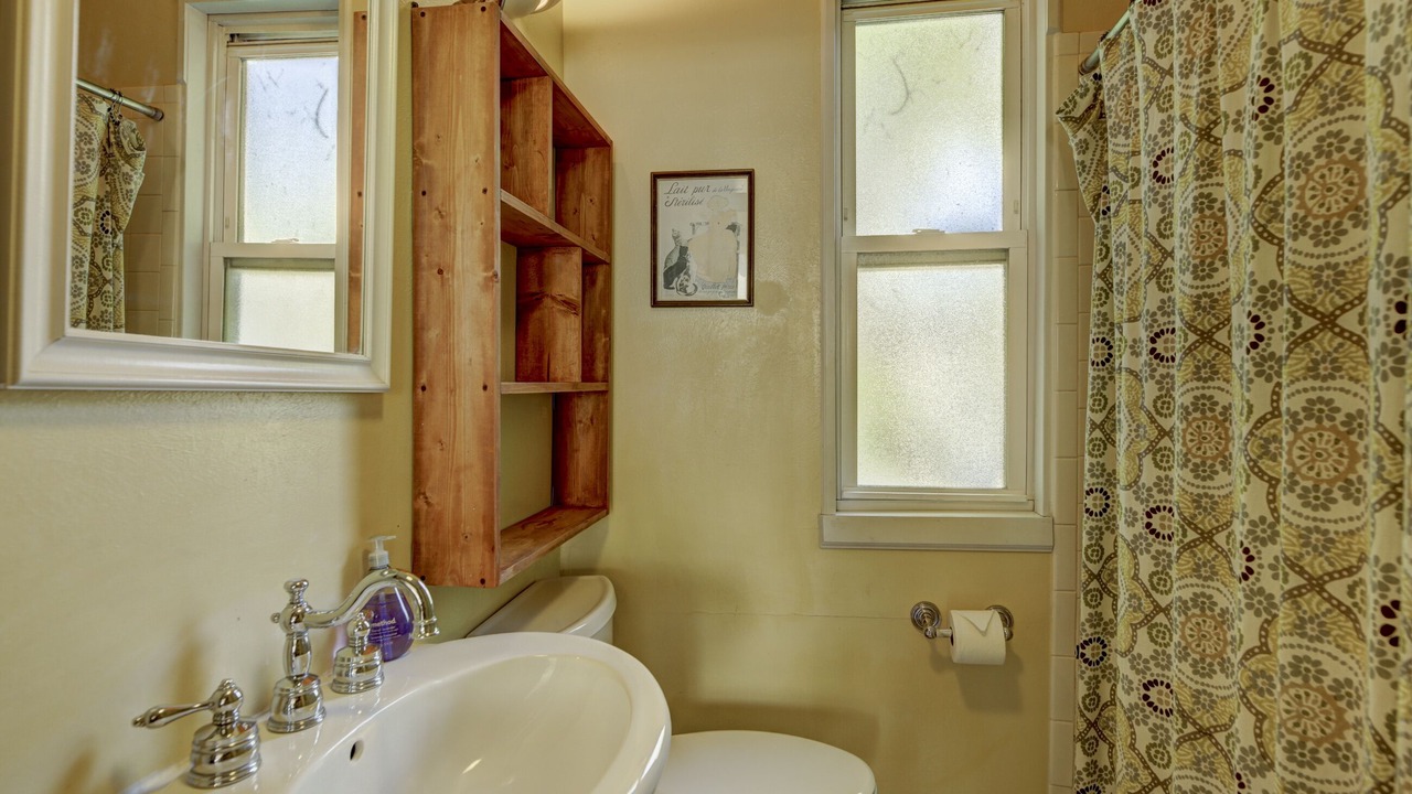Photo of Bathroom in Sunnyside