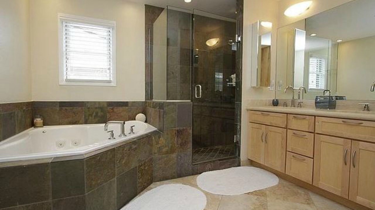 Photo of Bathroom in Interurban Park