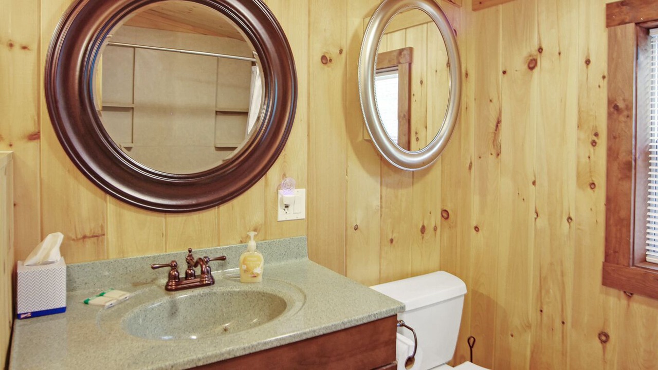 Photo of Bathroom in Gaines