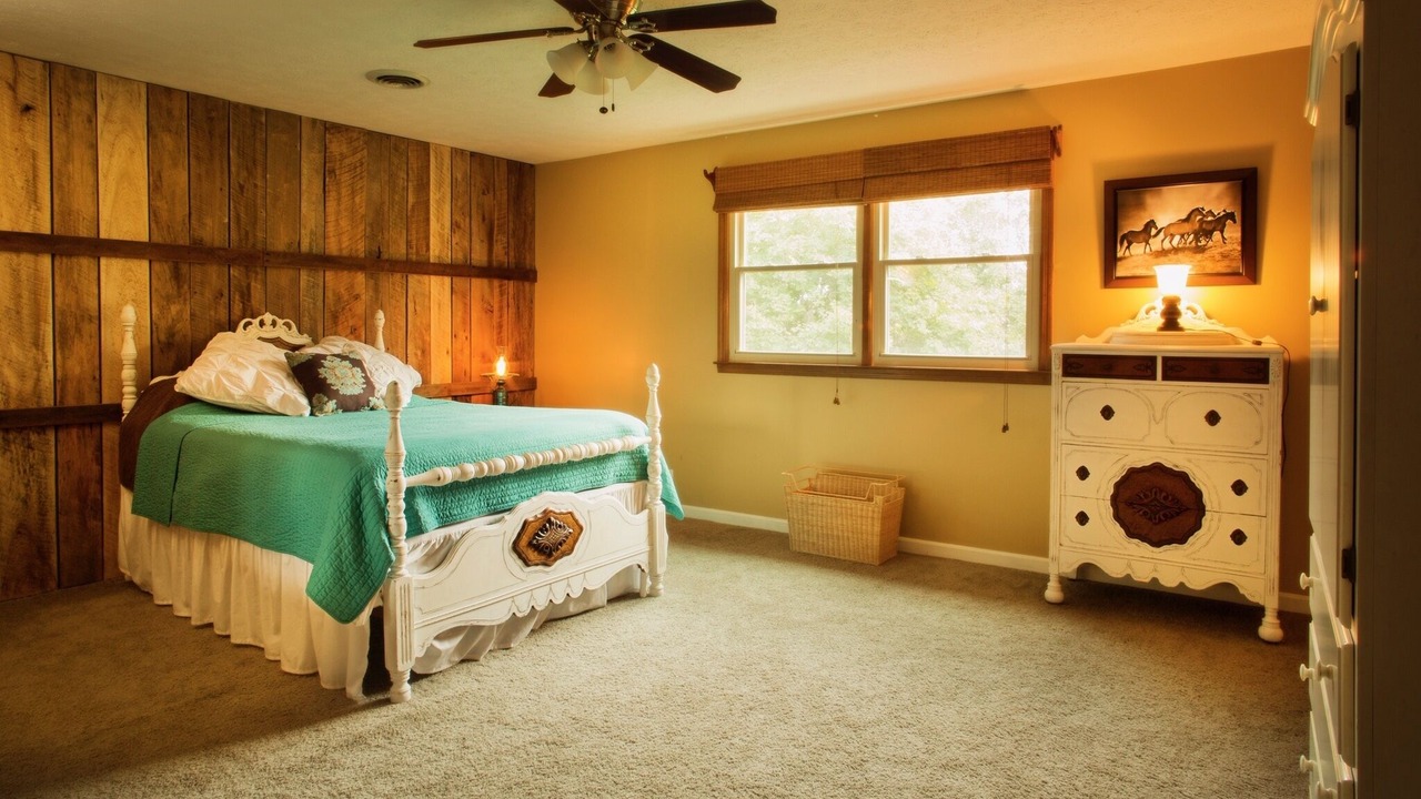 Photo of Bedroom in Hendersonville