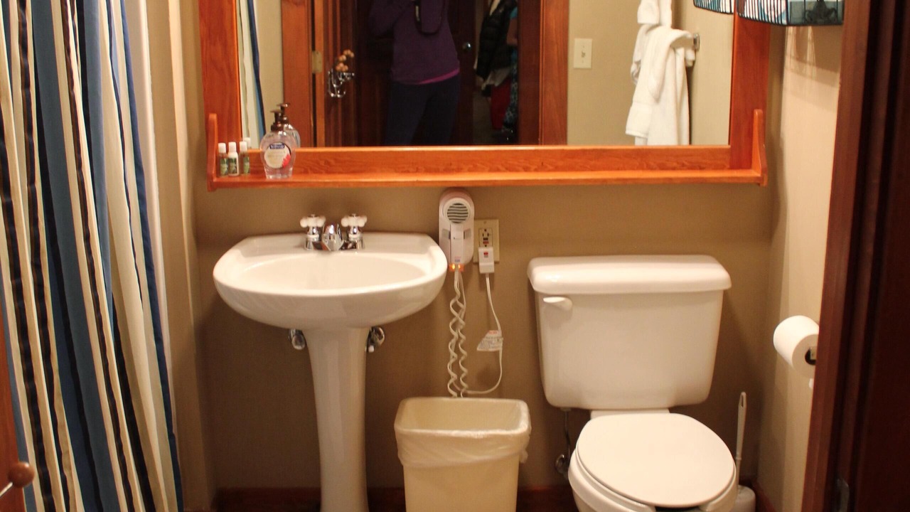 Photo of Bathroom in Snowshoe