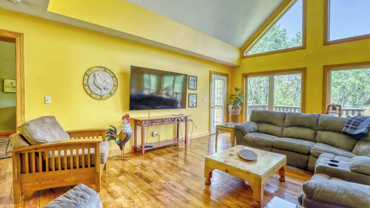 Photo of Livingroom in Ellicottville