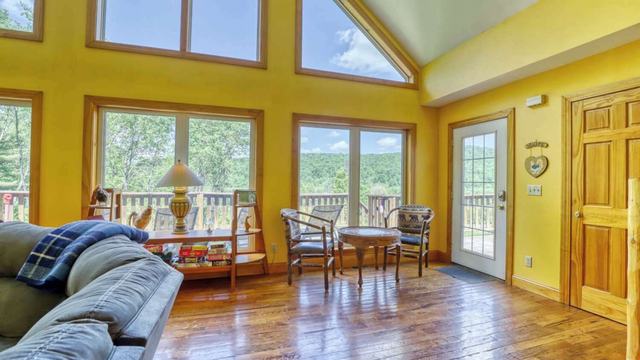 Photo of Livingroom in Ellicottville