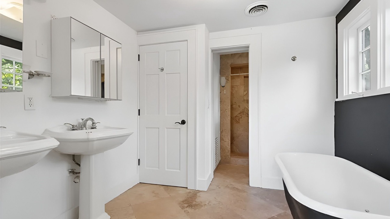Photo of Bathroom in Sailboat Bend