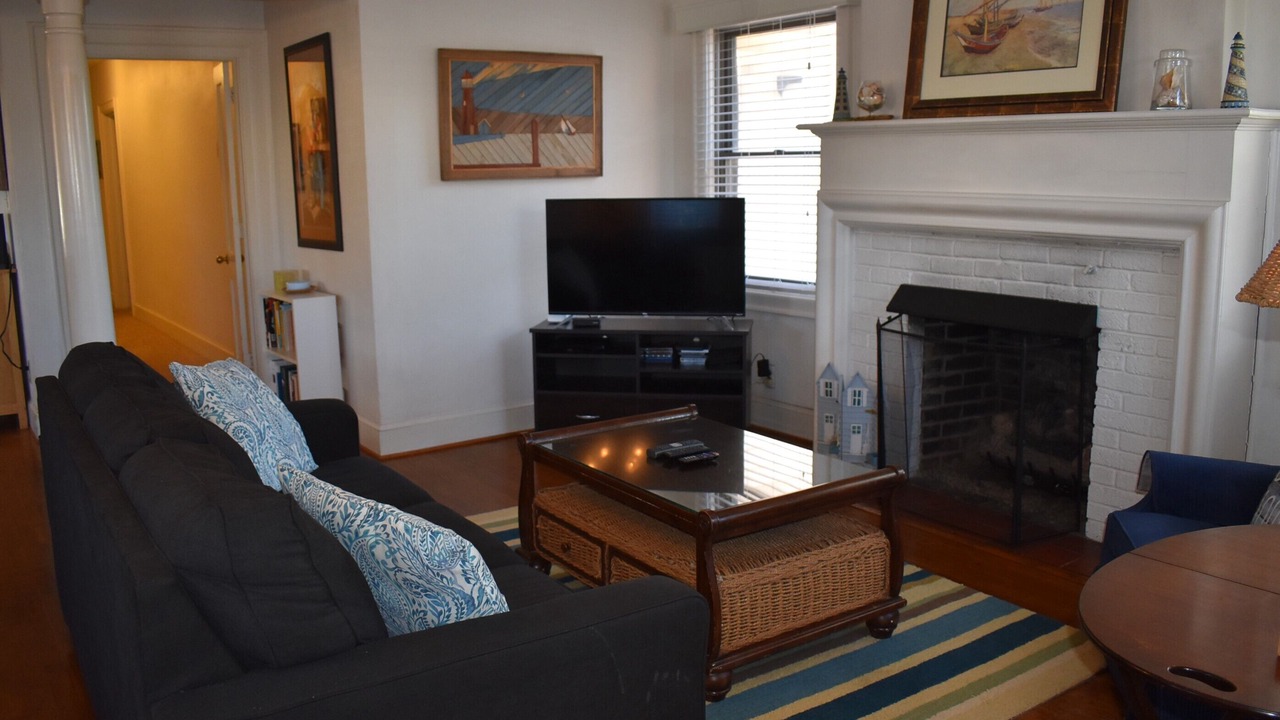 Photo of Livingroom in Northeast Virginia Beach
