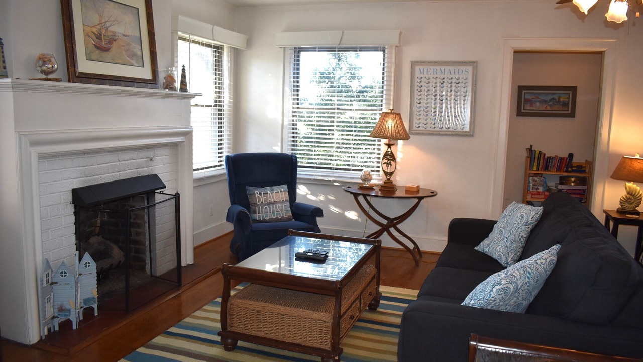 Photo of Livingroom in Northeast Virginia Beach