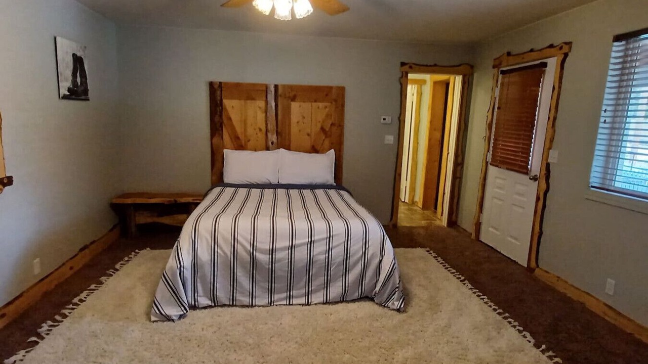 Photo of Bedroom in Alton