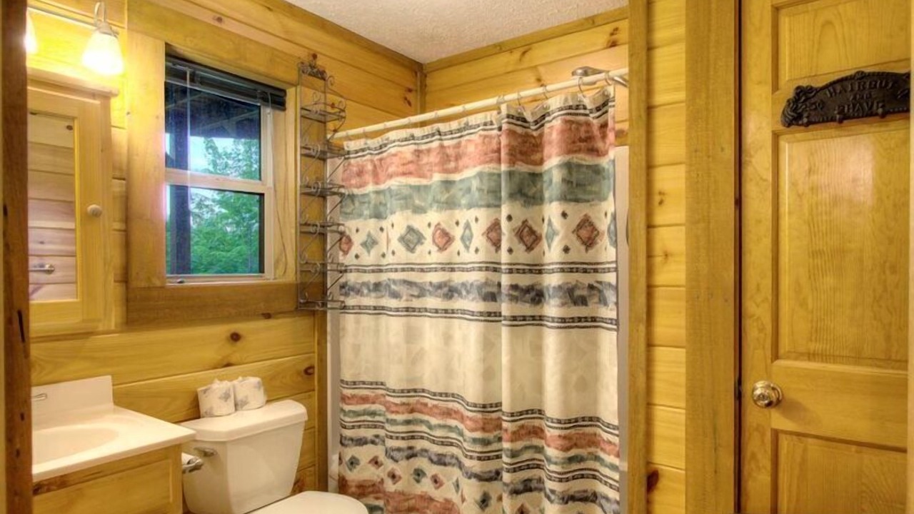 Photo of Bathroom in Gatlinburg - Pigeon Forge