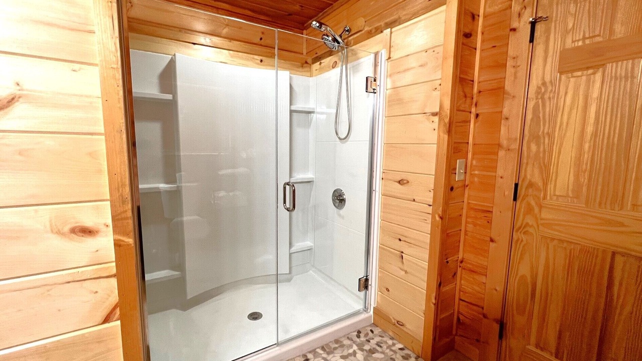 Photo of Bathroom in Gatlinburg - Pigeon Forge