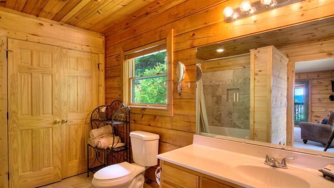 Photo of Bathroom in Gatlinburg - Pigeon Forge