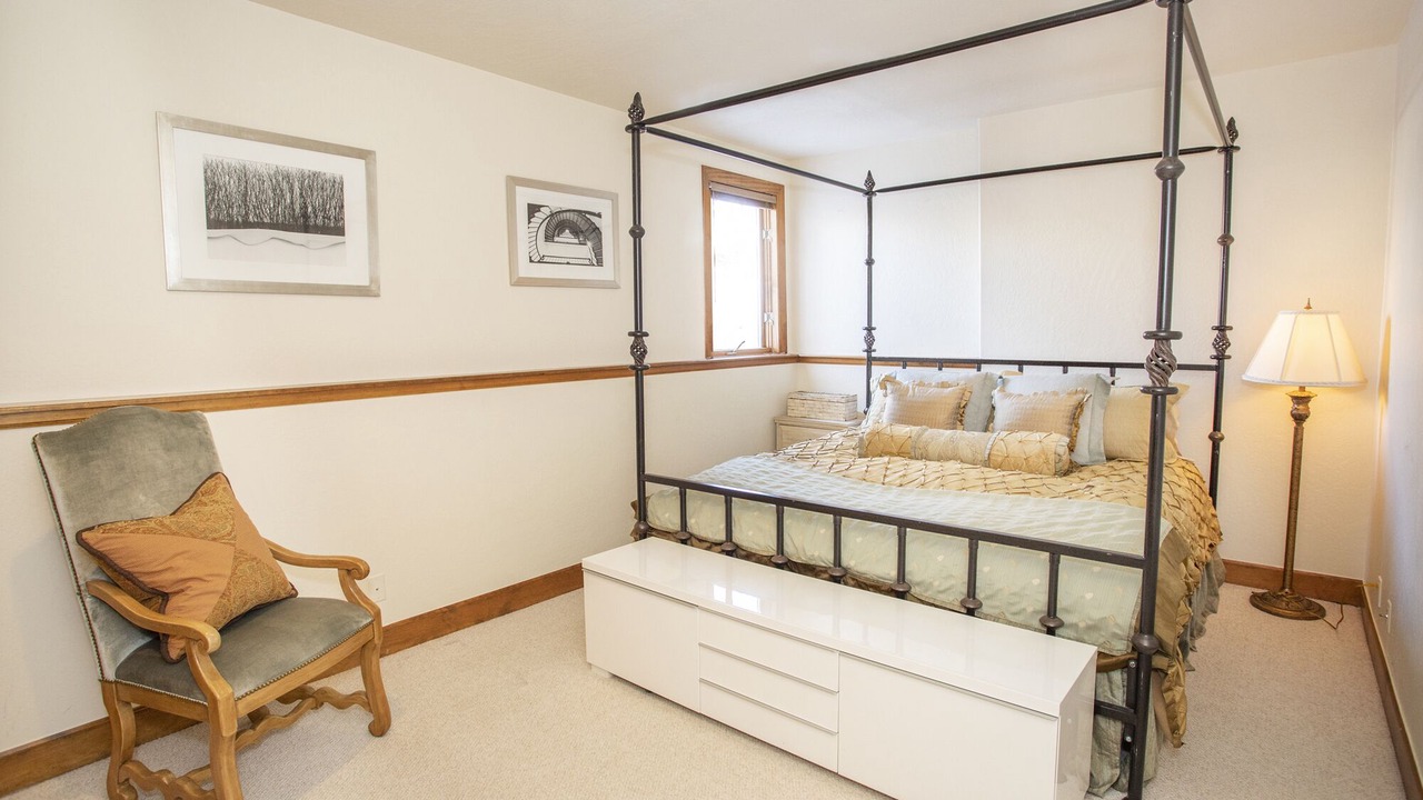 Photo of Bedroom in Highland Meadows