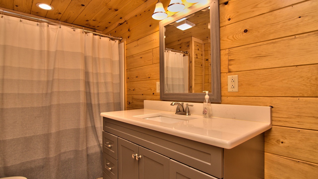 Photo of Bathroom in Hickory Hills