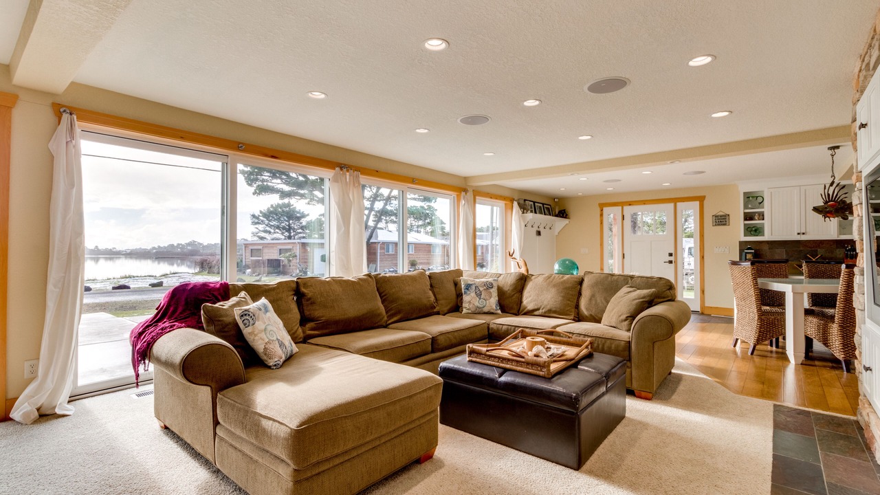 Photo of Livingroom in Rockaway Beach