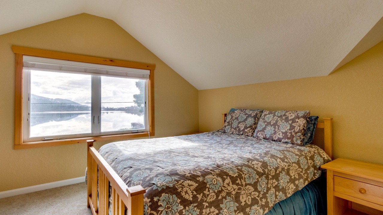 Photo of Bedroom in Rockaway Beach