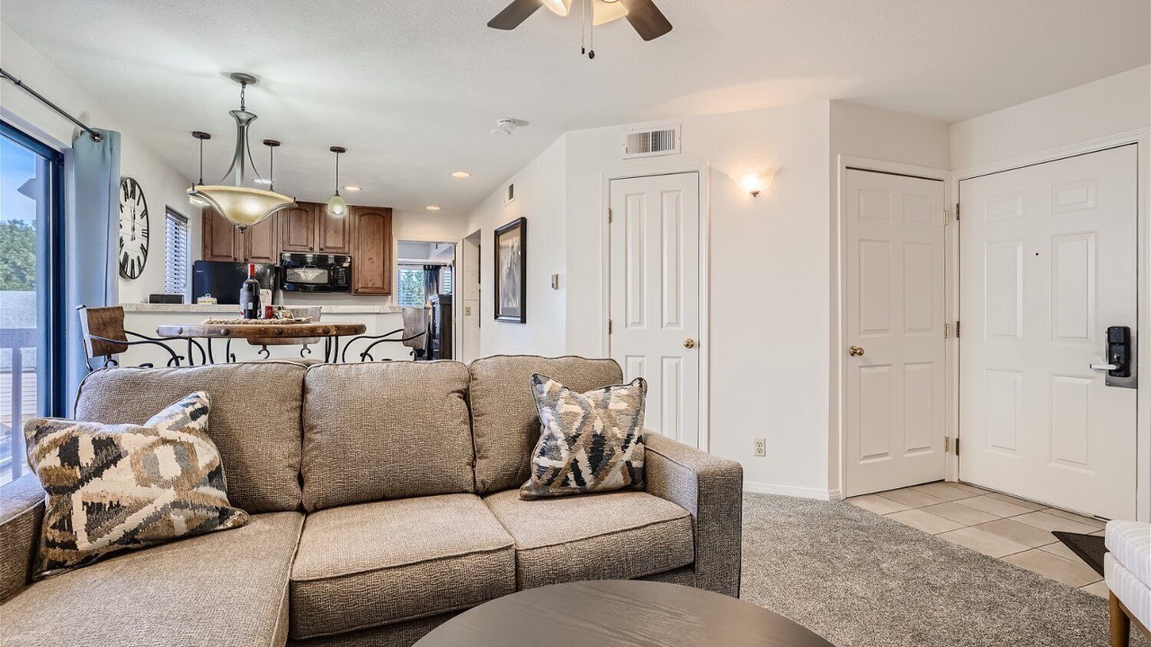 Photo of Livingroom in Englewood