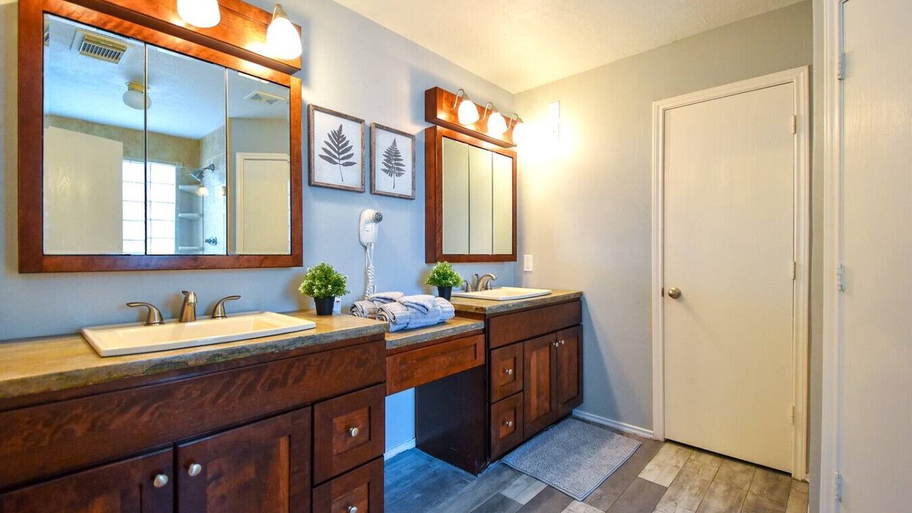 Photo of Bathroom in FM 1960