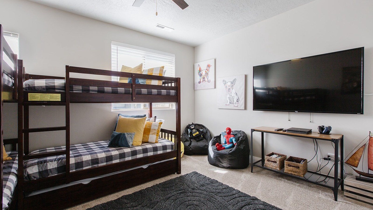 Photo of Bedroom in Hurricane