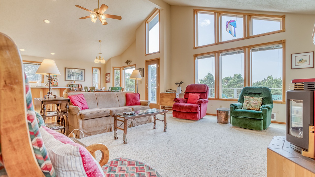Photo of Livingroom in Seal Rock