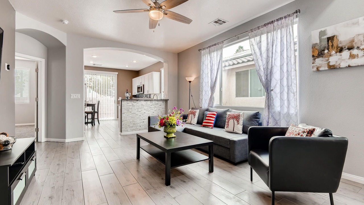 Photo of Livingroom in Spring Valley