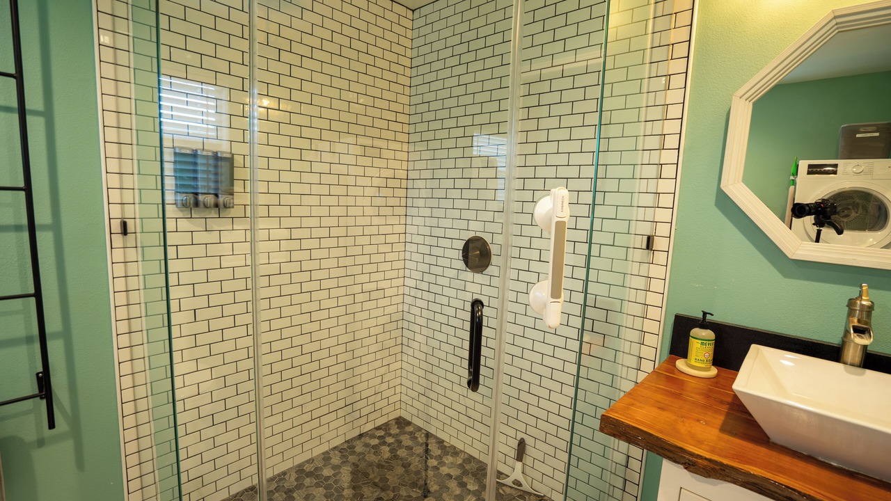 Photo of Bathroom in Canyon Lake