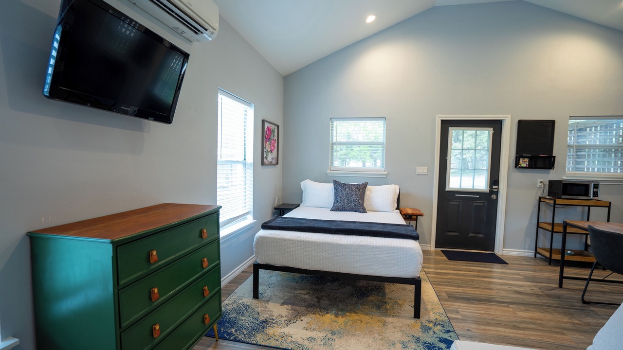 Photo of Bedroom in Canyon Lake