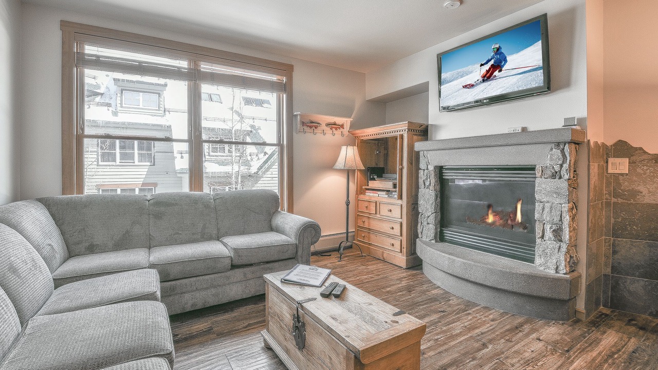 Photo of Livingroom in River Run