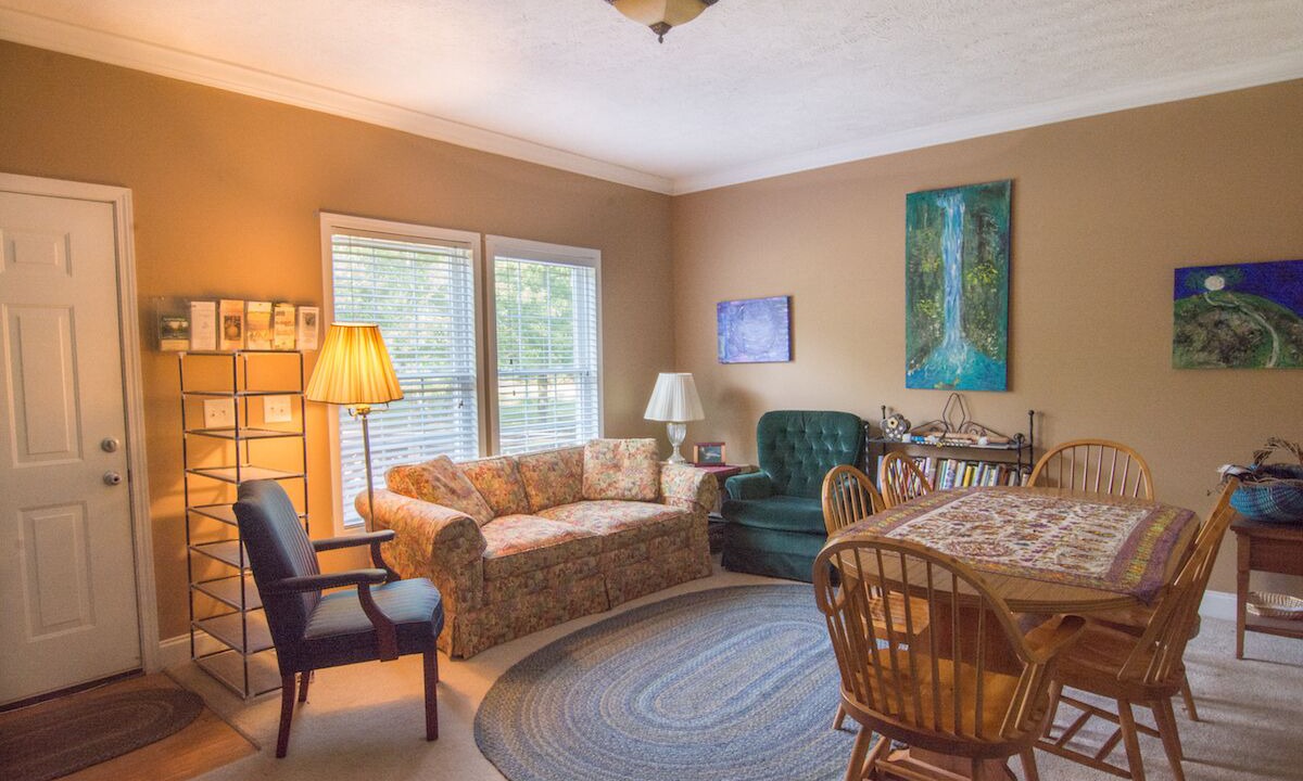 Photo of Livingroom in Southmont