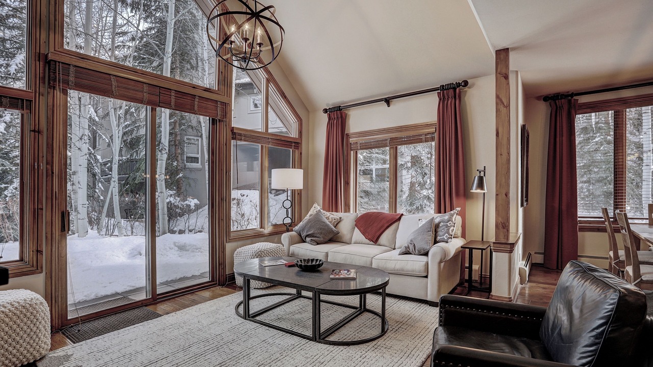 Photo of Livingroom in Edwards