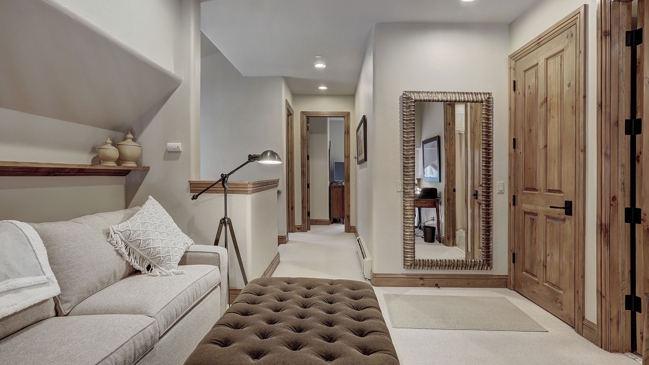Photo of Livingroom in Edwards