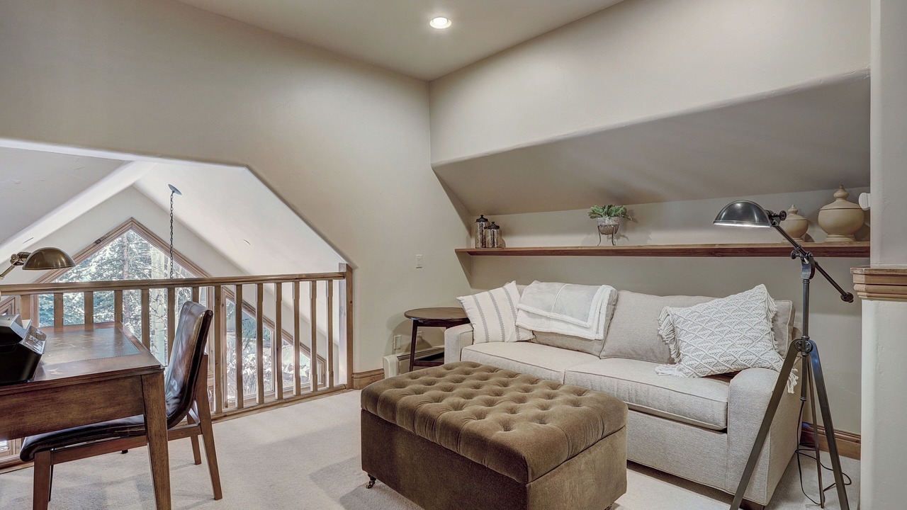 Photo of Livingroom in Edwards