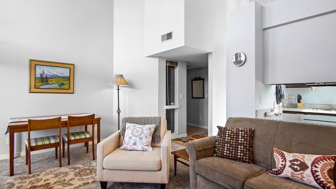 Photo of Livingroom in Foothills