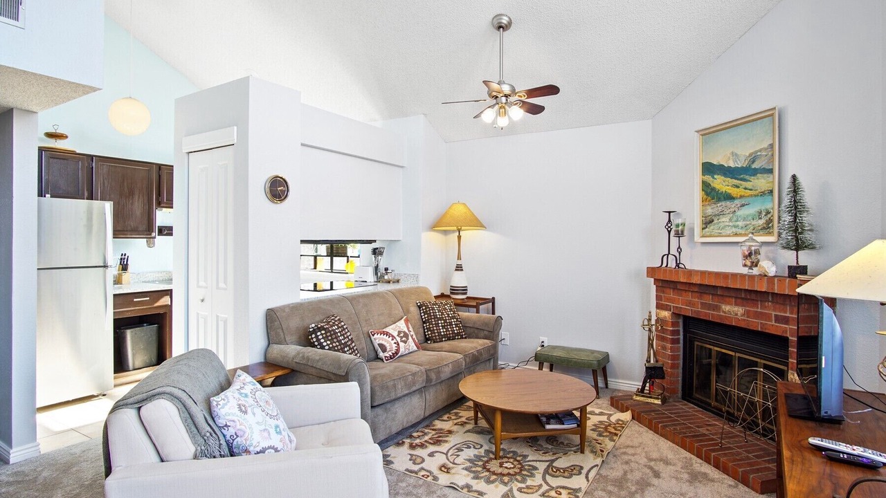 Photo of Livingroom in Foothills