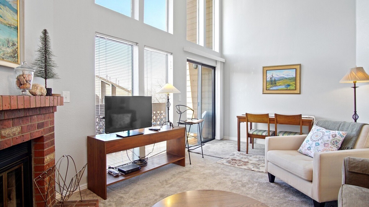 Photo of Livingroom in Foothills
