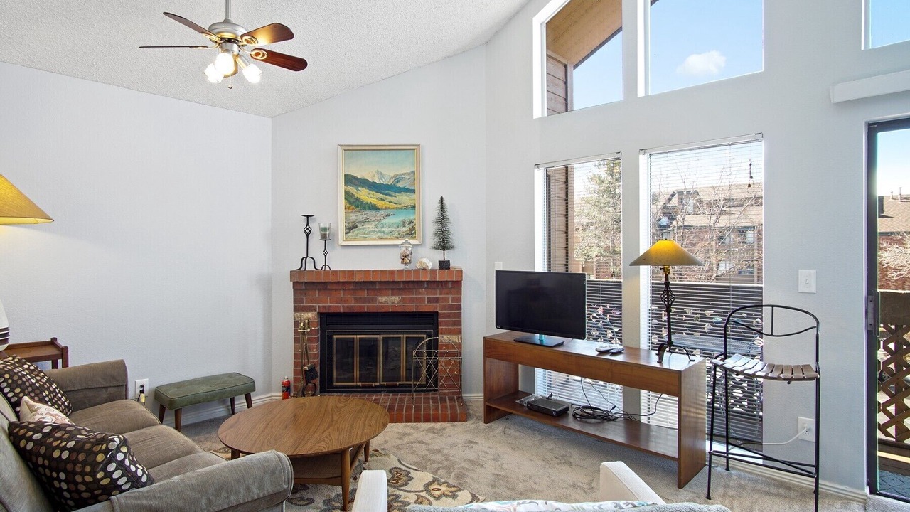 Photo of Livingroom in Foothills