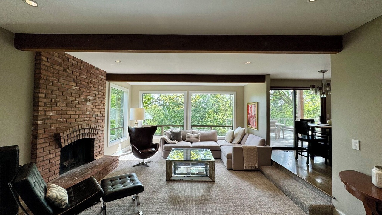 Photo of Livingroom in Northwest Bellevue