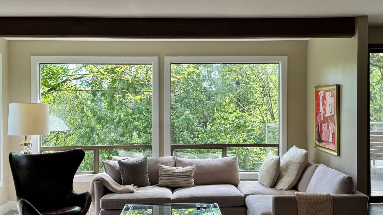 Photo of Livingroom in Northwest Bellevue