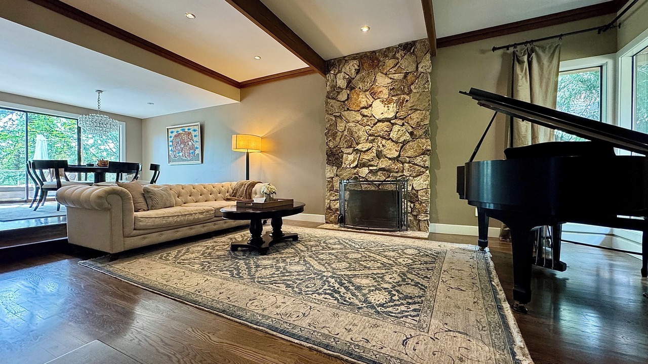 Photo of Livingroom in Northwest Bellevue