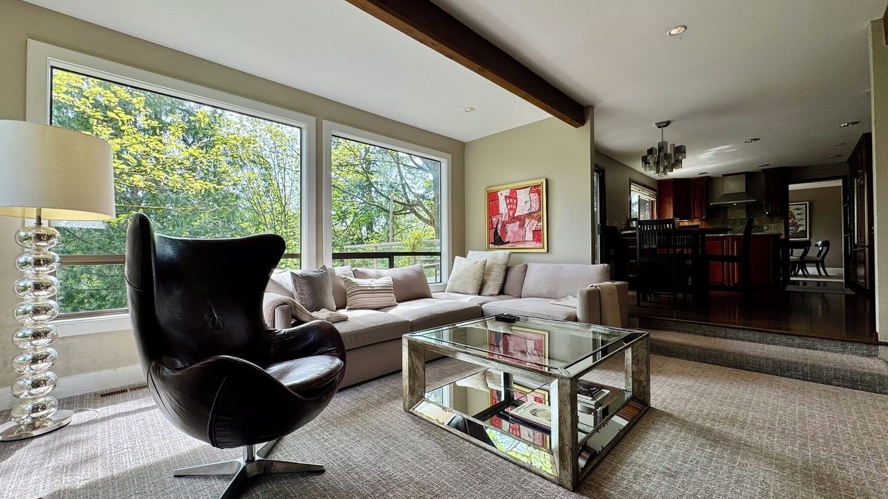 Photo of Livingroom in Northwest Bellevue