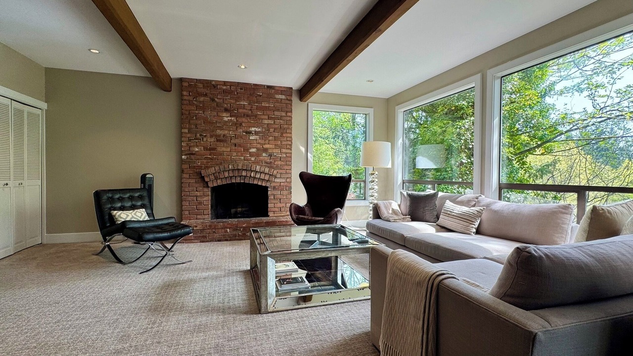 Photo of Livingroom in Northwest Bellevue