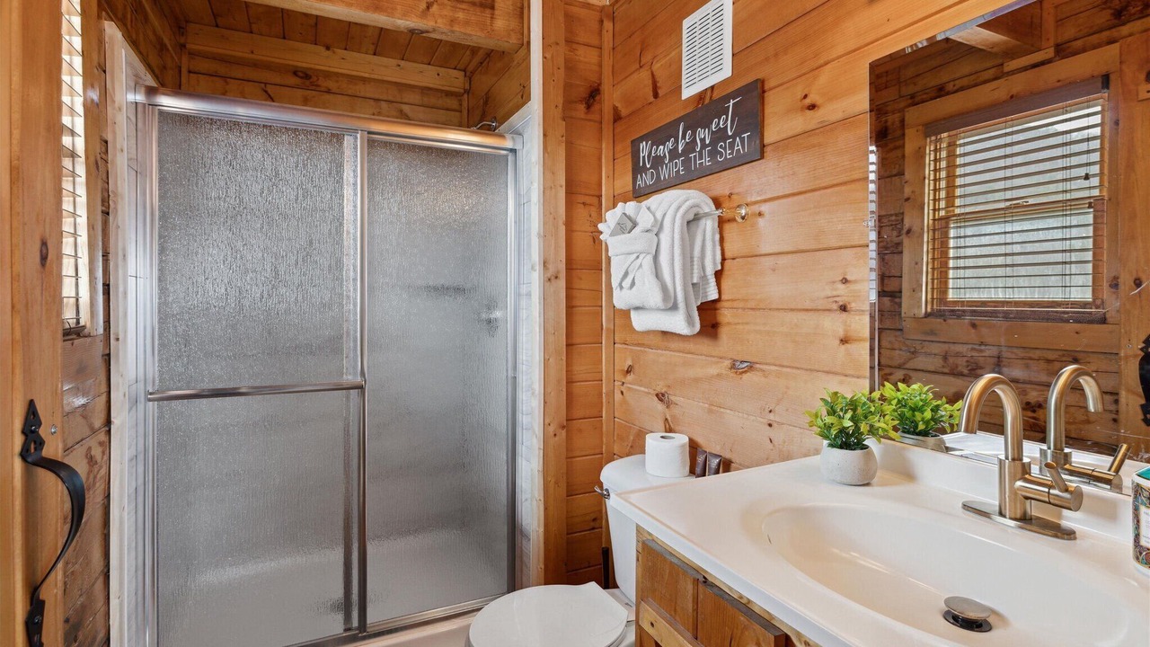 Photo of Bathroom in Gatlinburg - Pigeon Forge